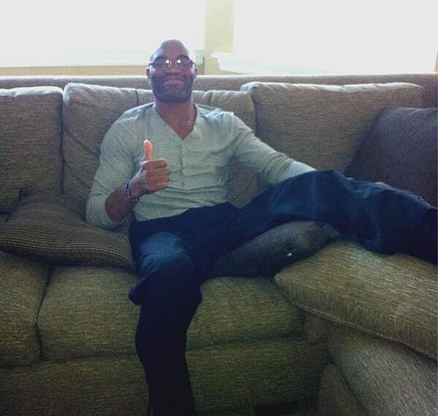 Chefão do UFC diz que Anderson Silva vai poder voltar a andar em 30 dias