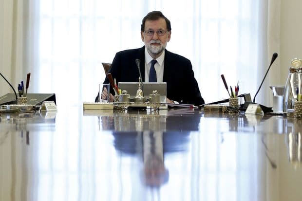 Espanha decide remover presidente e antecipar eleições na Catalunha