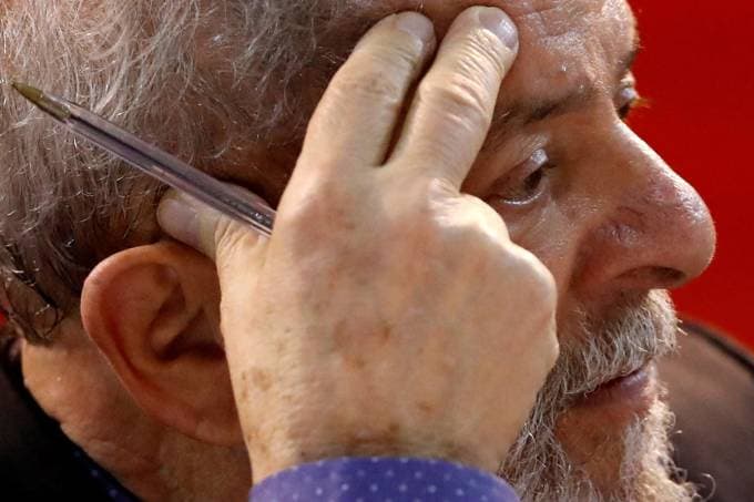 "CHUVA" DE E-MAILS: Lava Jato diz que caseiro informava Lula sobre dia a dia de sítio