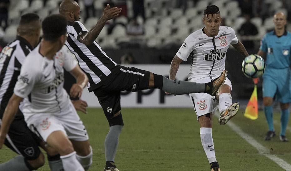 Corinthians perde para o Botafogo vai se complicando e vantagem cai para 6 pontos