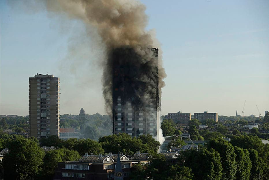 Número de mortos no incêndio em Londres pode passar de 100, diz polícia