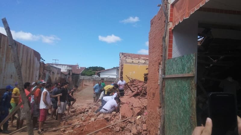 FOTOS: Prédio comercial desaba no centro de Assu, e deixa feridos