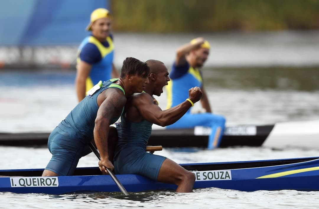 Dupla do Brasil é prata na canoagem; Isaquias Queiroz faz história no Rio 2016