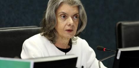 Cármen Lúcia diz que vai se aposentar da presidência do STF no início de 2018