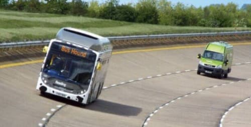 VÍDEO: Ônibus movido a fezes de vaca bate recorde de velocidade