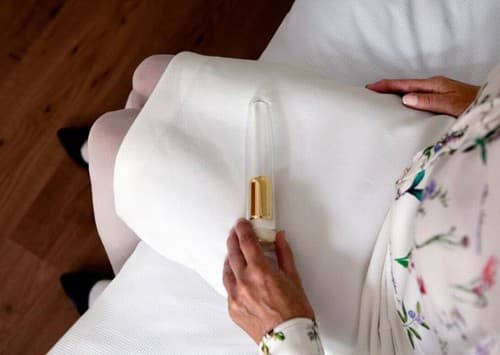 FOTOS: Designer cria vibrador que armazena cinzas de morto
