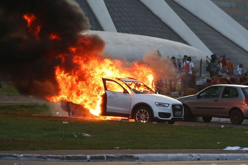 PROTESTO,VANDALISMO E CRIMES: Bandidos tocaram o terror em Brasília nesta terça
