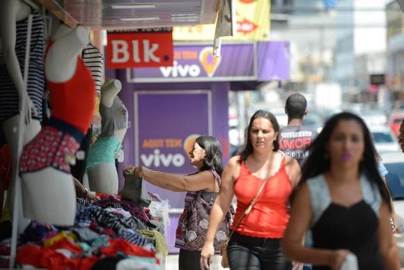 CNC diz que comércio reduz ritmo de demissões no Brasil