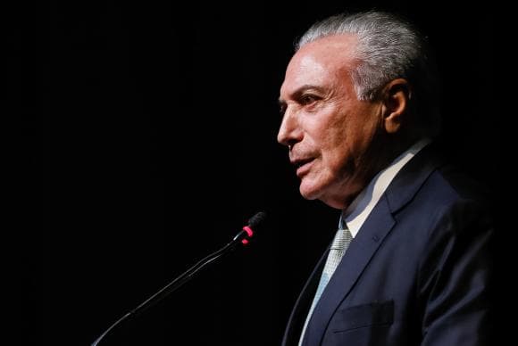 Temer diz que o governo não pode parar e sanciona leis que beneficiam mulheres