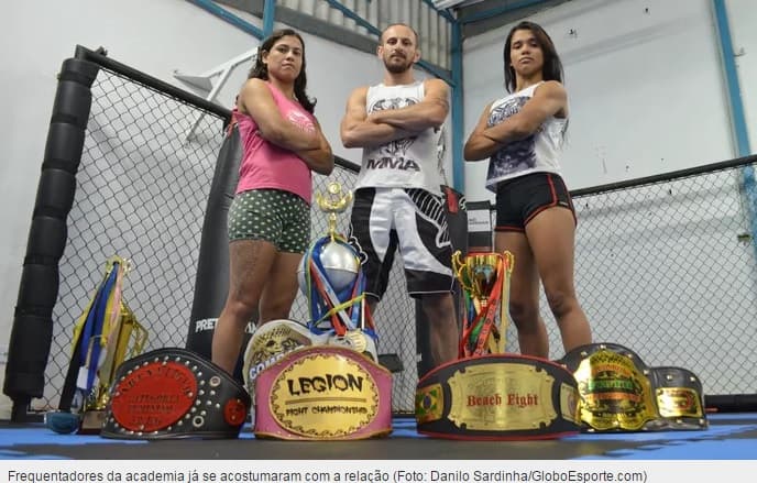 FOTO: Lutador de MMA no Brasil vai à Justiça para legalizar casamento a três