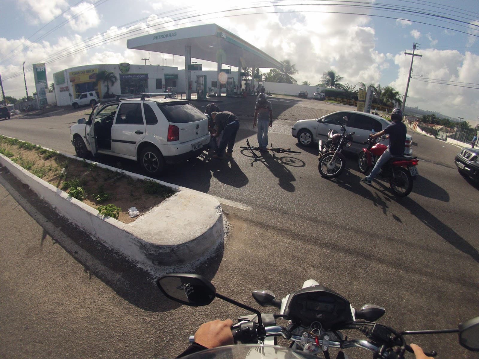FOTO: Ciclista atropelado na Avenida Dr. João Medeiros Filho