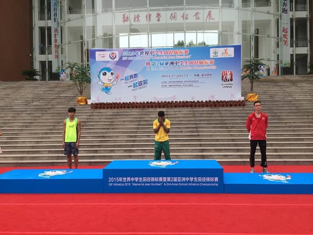 FOTOS E VÍDEO: Atleta de Cerro Corá-RN representando o Brasil é campeão mundial de atletismo escolar na China