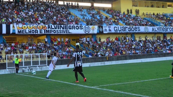 Com dois gols de BILAU, São Raimundo vence e se aproxima de classificação na Série D