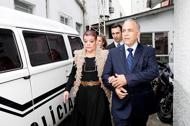 Inocentada, ex-chefe de UTI no PR que ficou conhecida como "doutora morte", vive reclusa e trabalha como telemarketing
