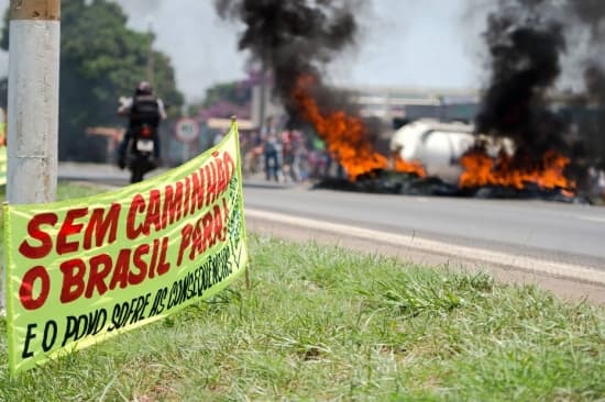 ‘Não queremos contato, queremos saída de Dilma', diz liderança dos caminhoneiros