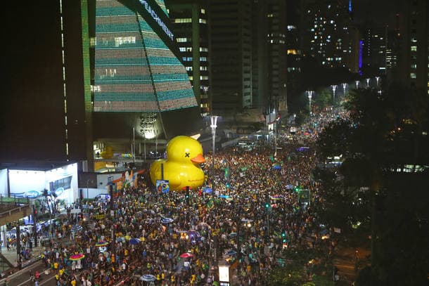 ISSO PODE, ARNALDO? Prefeitura de SP proíbe Fiesp de expor bandeira do Brasil na Paulista