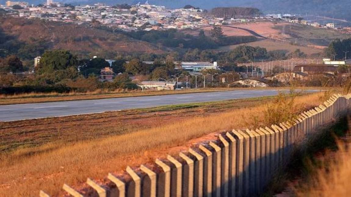 Aeroporto construído em terreno que foi de tio de Aécio é homologado pela Agência Nacional de Aviação Civil (Anac)