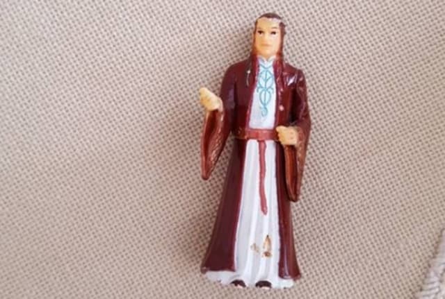 FOTO: Mulher reza diariamente para boneco de ‘Senhor dos Anéis' por engano