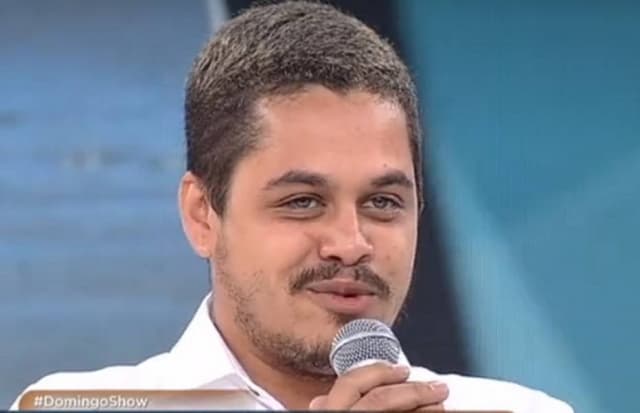Ex-ator de ‘Malhação' vende pastel na rua para viver