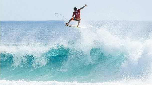 SURF -(FOTO): Potiguar Ítalo Ferreira consegue nota 10 e avança em Gold Coast, na Austrália
