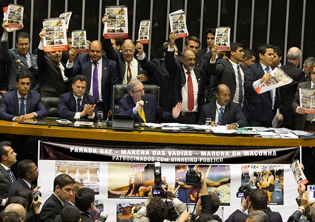 FOTO: Bancada evangélica celebra retirada de questão de gênero de base curricular