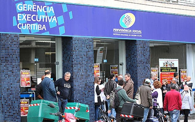Médicos peritos do INSS anunciam greve a partir de sexta
