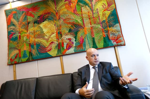 DESLIGAR O "PILOTO AUTOMÁTICO": Ministro diz que governo quer reavaliar programas federais, incluindo sociais