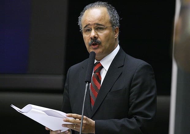 Câmara desiste de criminalizar caixa 2 em reforma política