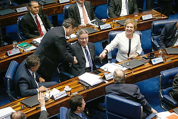 Por 59 votos a 21, Senado decide tornar Dilma ré em processo de impeachment
