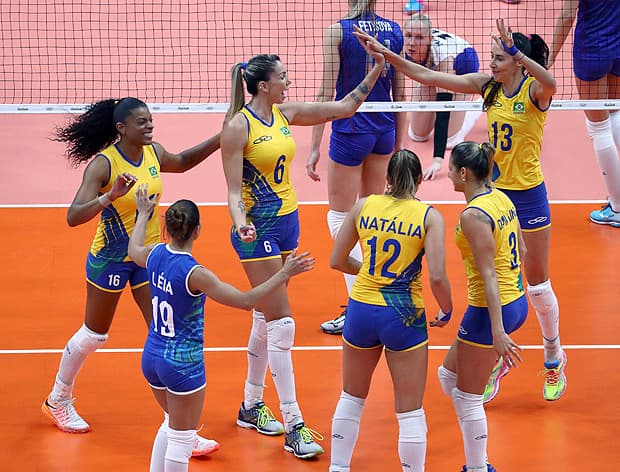 Vôlei feminino atropela Rússia e pega a China nas quartas