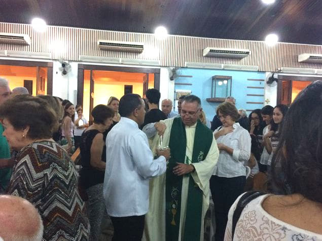 ACUSADO DE CRIMES NA DITADURA: Em missa, padre diz que coronel Brilhante Ustra foi herói que lutou pela paz