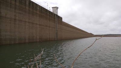 FOTO: Aumento significativo de água na barragem de Santa Cruz; crescimento na parede é de 2,10 m