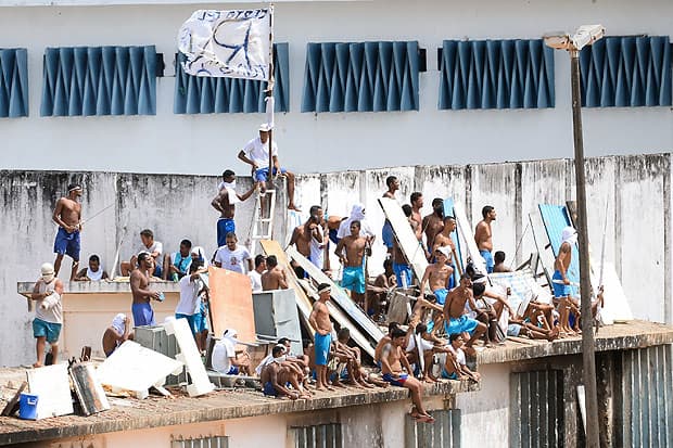 Presos no telhado em novo motim: ‘Cadeia está virada', diz vice-diretor de Alcaçuz