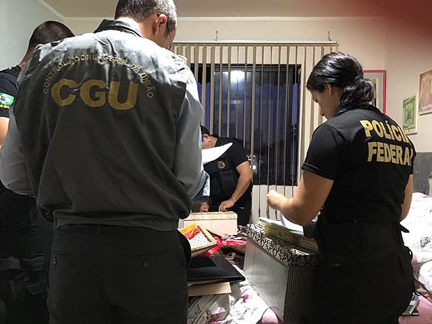 Polícia Federal prende ao menos 27 suspeitos de desviar dinheiro da UFPR