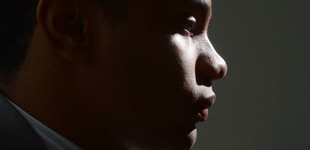 Negro e gay, vereador mais jovem de São Paulo critica cotas raciais