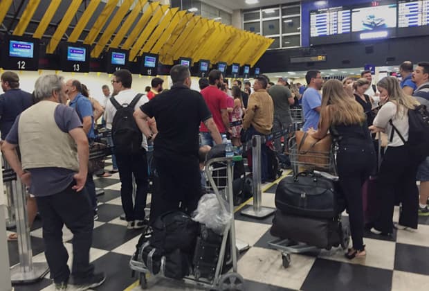 Após fogo em turbina de avião, Congonhas tem fila de seis horas