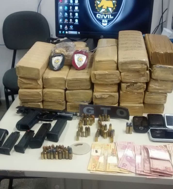FOTO: Operação policial prende grupo suspeito de atuar no tráfico de drogas em Caicó; 21 kg de maconha apreendidos
