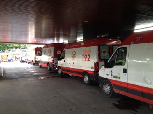 Caos no Walfredo: Viaturas do SAMU fizeram fila na porta do hospital e foram multadas pela STTU