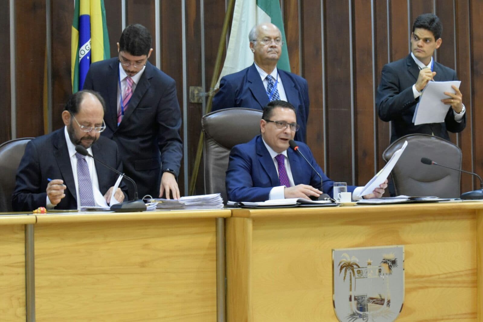 Deputados aprovam auxílio-transporte para servidores da Fuern e outros projetos