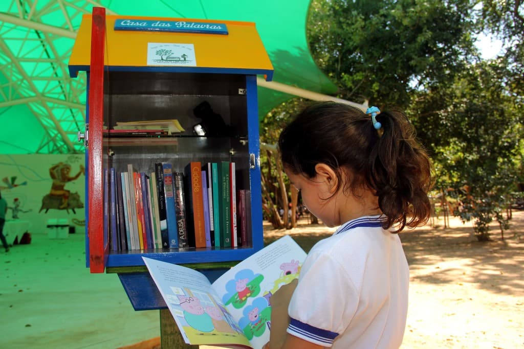 Cidade da Criança recebe mini-biblioteca da Casa das Palavras