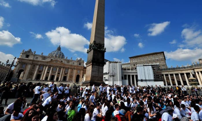 Novos escândalos no Vaticano incluem orgias gays e assassinato