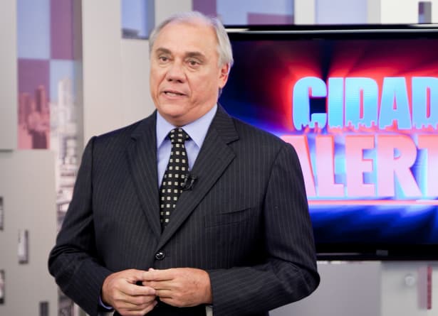 VÍDEO: Marcelo Rezende se enfurece com pegadinha de 1º de abril e ameaça ator com faca