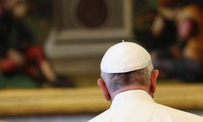 Transgêneros não podem ser padrinhos, diz Vaticano