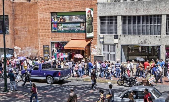 Hiperinflação bate às portas da Venezuela, com projeções de superar 120%; 52% da população na pobreza