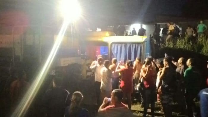 FOTO: Trem colide com ônibus e deixa feridos em Extremoz