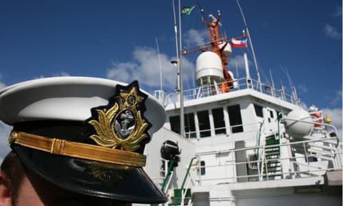 Marinha abre quatro editais de concurso