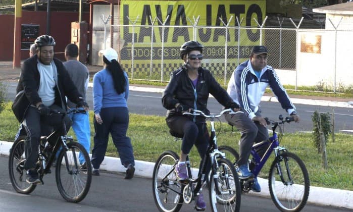 FOTO: Dilma passeia de bicicleta próximo a Lava Jato do Planalto