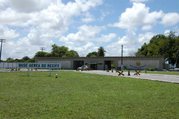 NA BRIGA PELO HUB, PE MARCA UM GOL: Dilma garante área da Força Aérea no Aeroporto do Recife