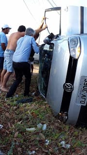 FOTO: Capotamento no Santa Catarina, na Zona Norte da Natal