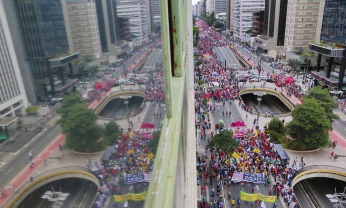 Governo de SP revê público de ato pró-Dilma: de 3 mil para 50 mil pessoas